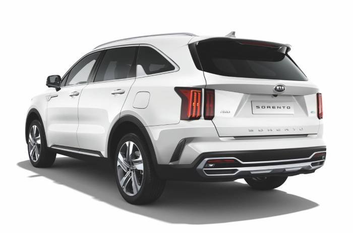 الشكل الخارجي : كيا سورينتو 2021 كيا سورينتو 2021 Kia Sorento الصور الرسمية الأولى والتفاصيل